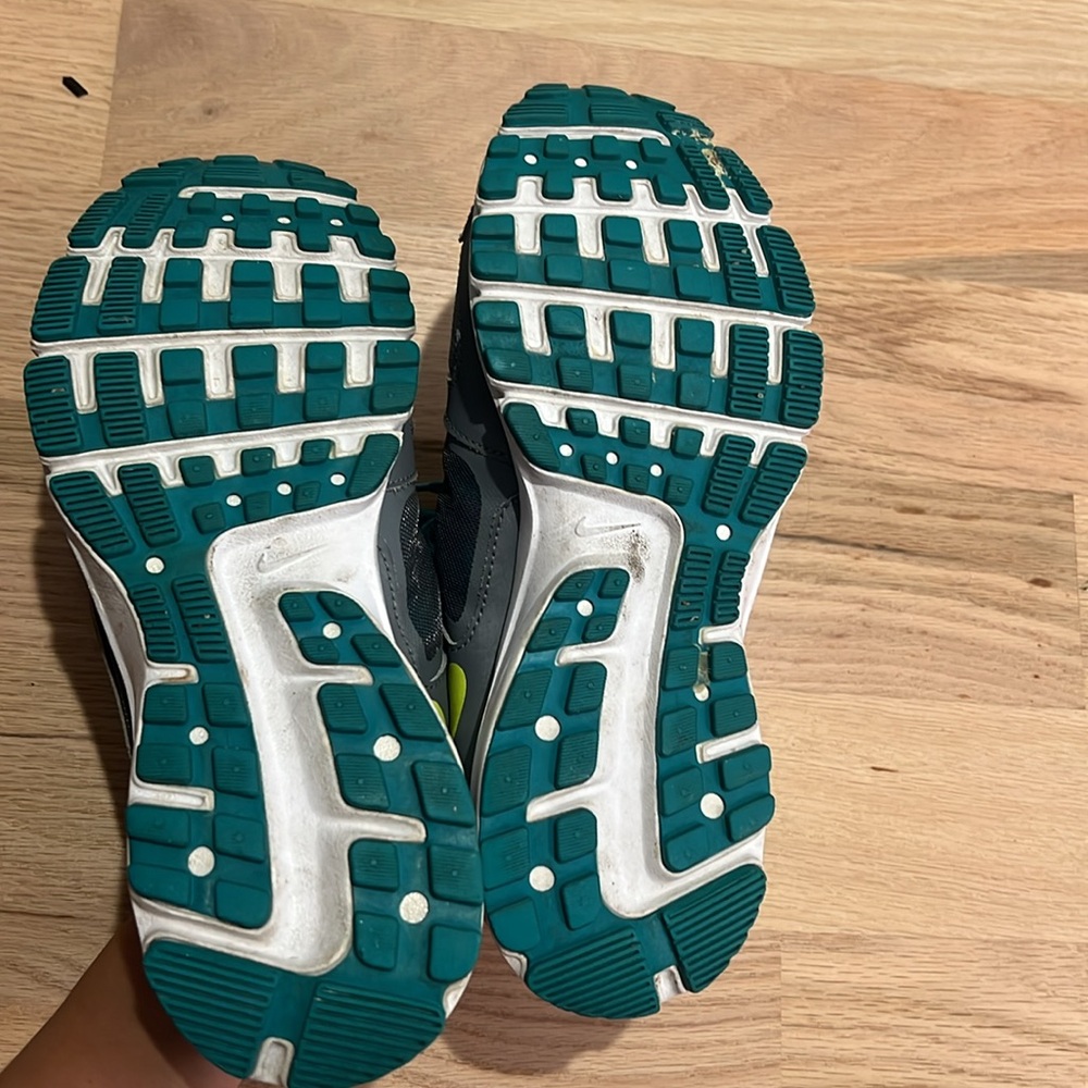 Nike - Picture 4 of 5